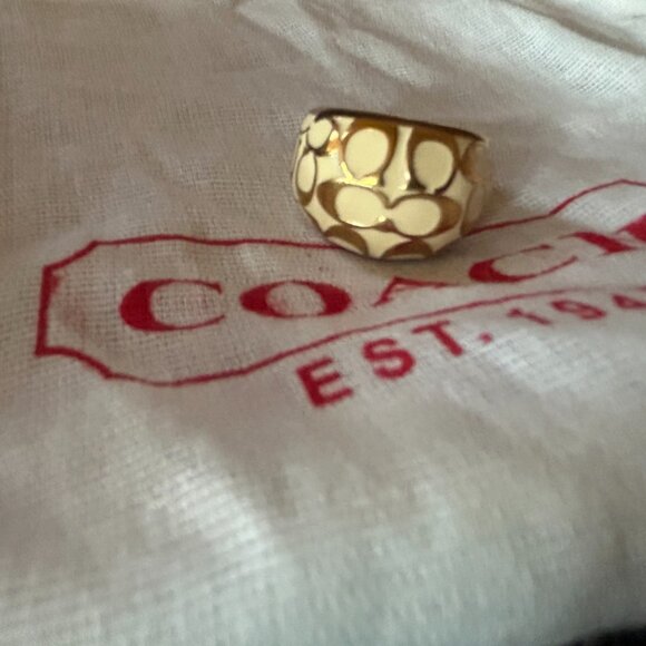 NWOT Coach Women's Cream & Gold Finger Ring Signature C Logo - SZ 7 - RARE - Picture 3 of 4
